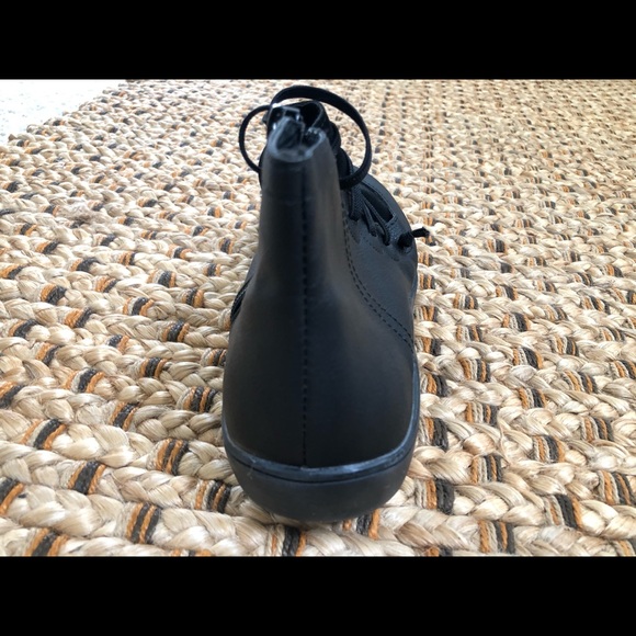 NEW! NVW Cute black leather booties size 40. - Picture 3 of 5